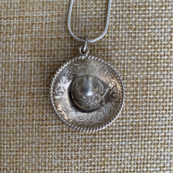 Large sombrero pendant from Mexico. Sterling - Picture 3 of 5